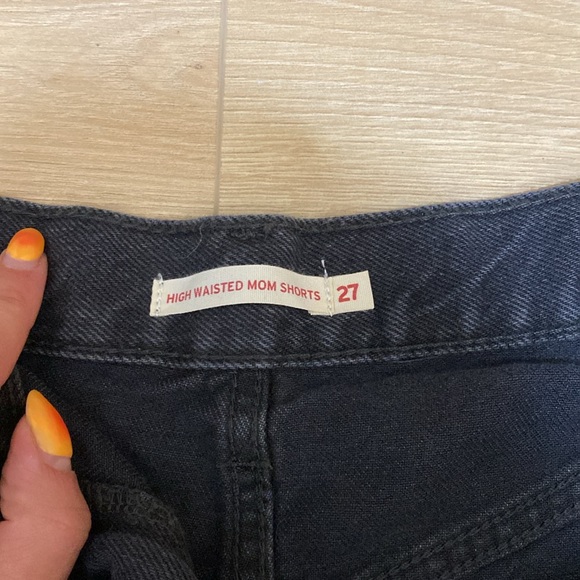 Levis High Waisted Mom Shorts - Picture 3 of 3